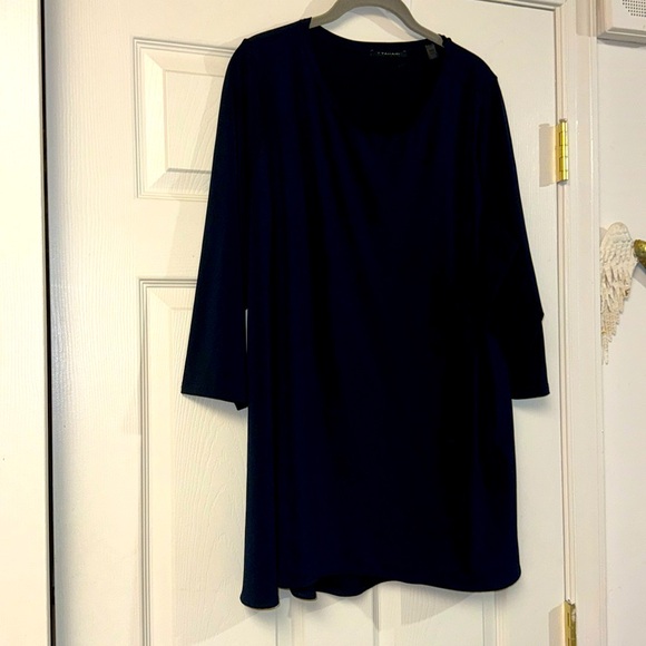 T Tahari Tops - NWOT Tahari navy blue 3/4 sleeve crew neck business casual long tunic top 1X